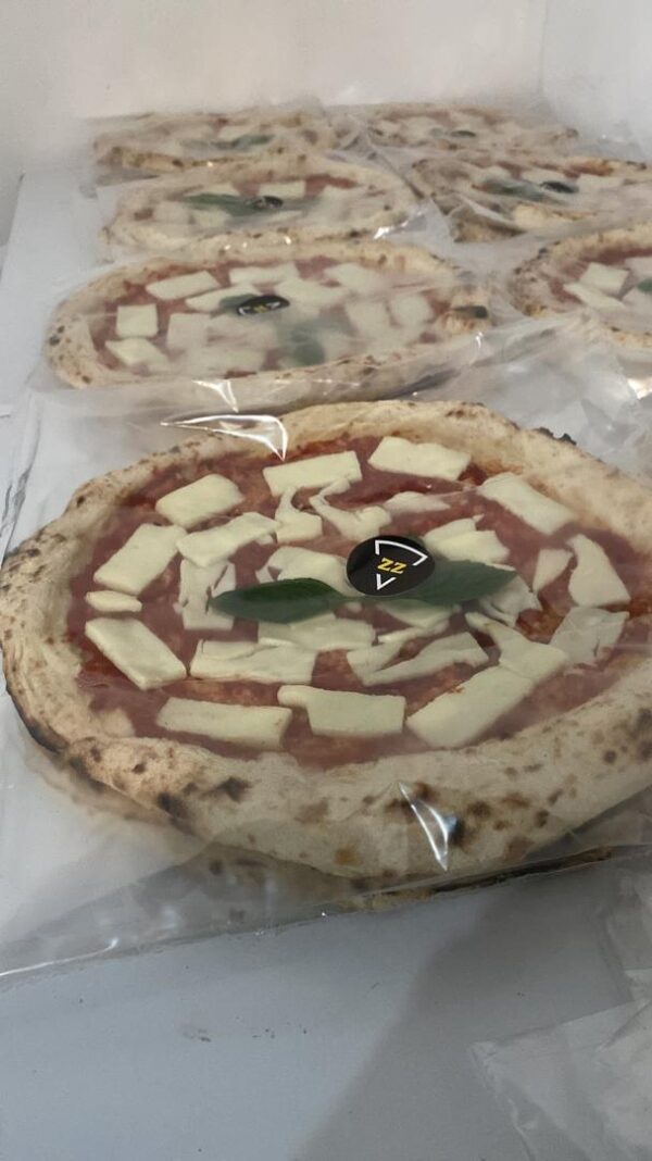 Pizza Margherita - Image 3